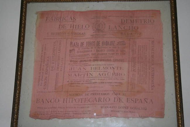 Cartel de toros de Badajoz en seda