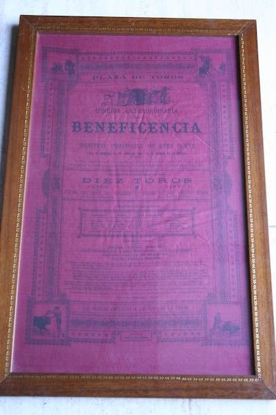 Cartel de toros en papel