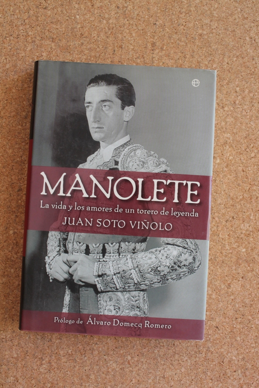Manolete. La vida y los amores de un torero de leyenda. Prólogo de Alvaro Domecq Romero.