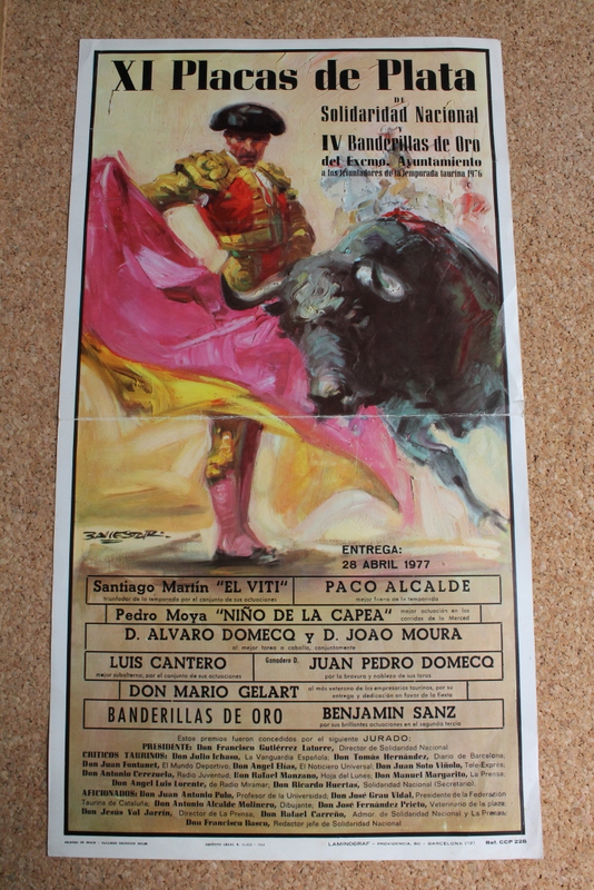 Cartel de toros de XI Placas de Plata de Solidaridad Nacional y IV Banderillas de Oro del Ayuntamiento de Barcelona a los triunfadores de la temporada taurina de 1976.