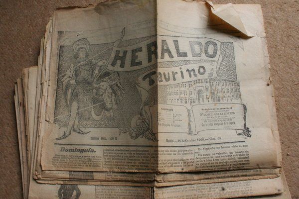 Heraldo Taurino. Director propietario: Fidel Giménez. Lote de 30 números comprendidos entre el 58 (28 de octubre de 1900) y el 330 (1905).