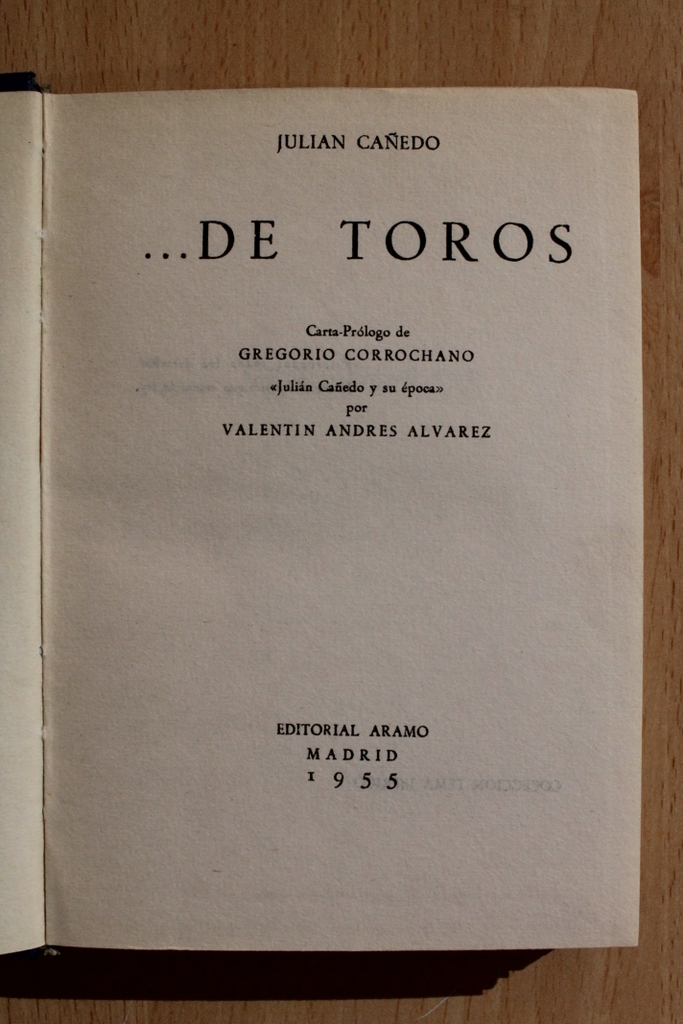 ... De toros. Carta-prólogo de Gregorio Corrochano. "Julián Cañedo y su época", por Valentín Andrés Alvarez.