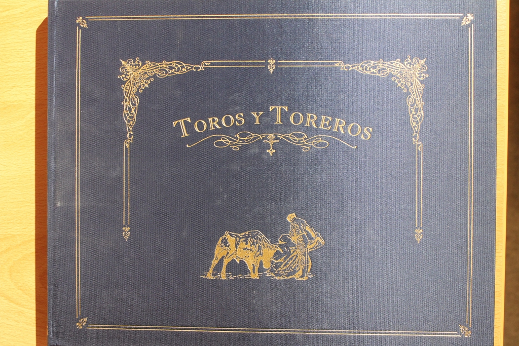 Toros y toreros. Un ensayo a tres voces sobre la fiesta de los toros.