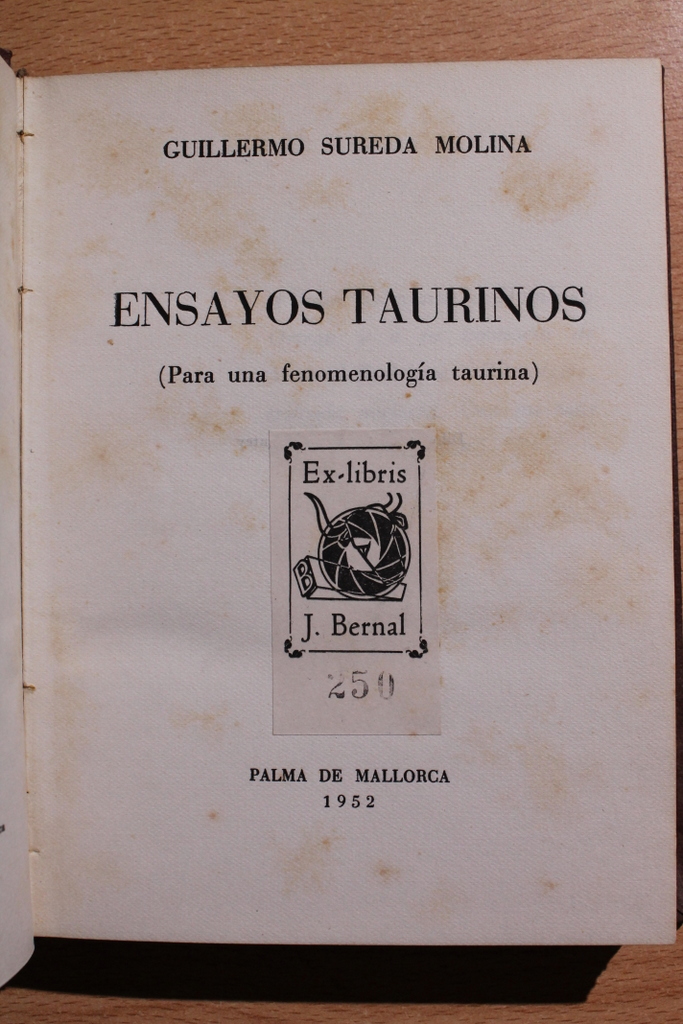 Ensayos taurinos. (Para una fenomenología taurina).