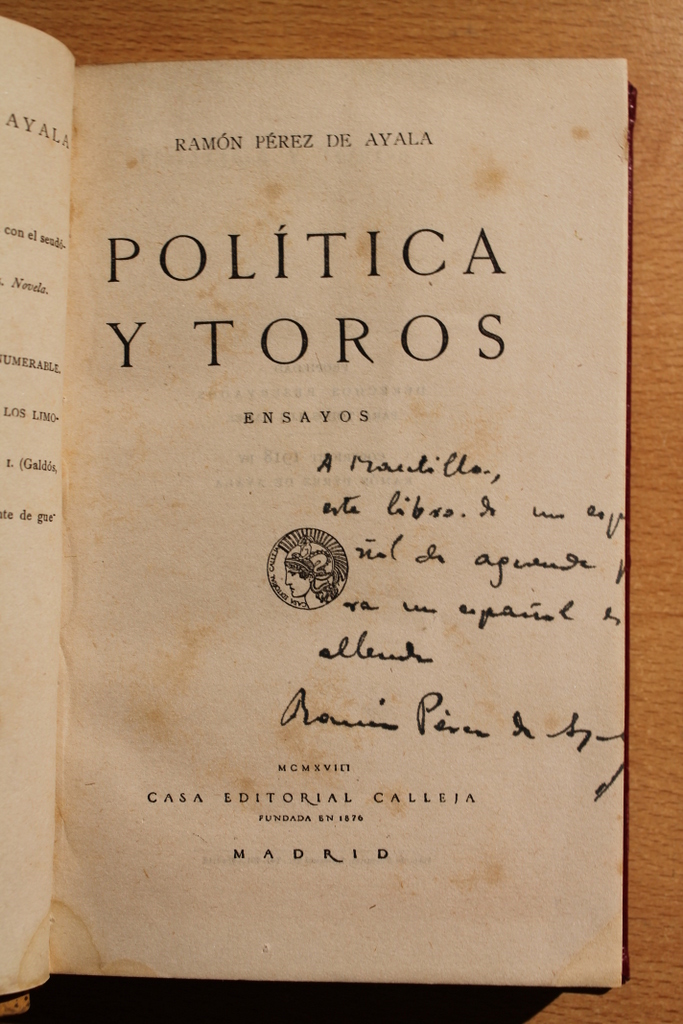Política y toros. Ensayos.