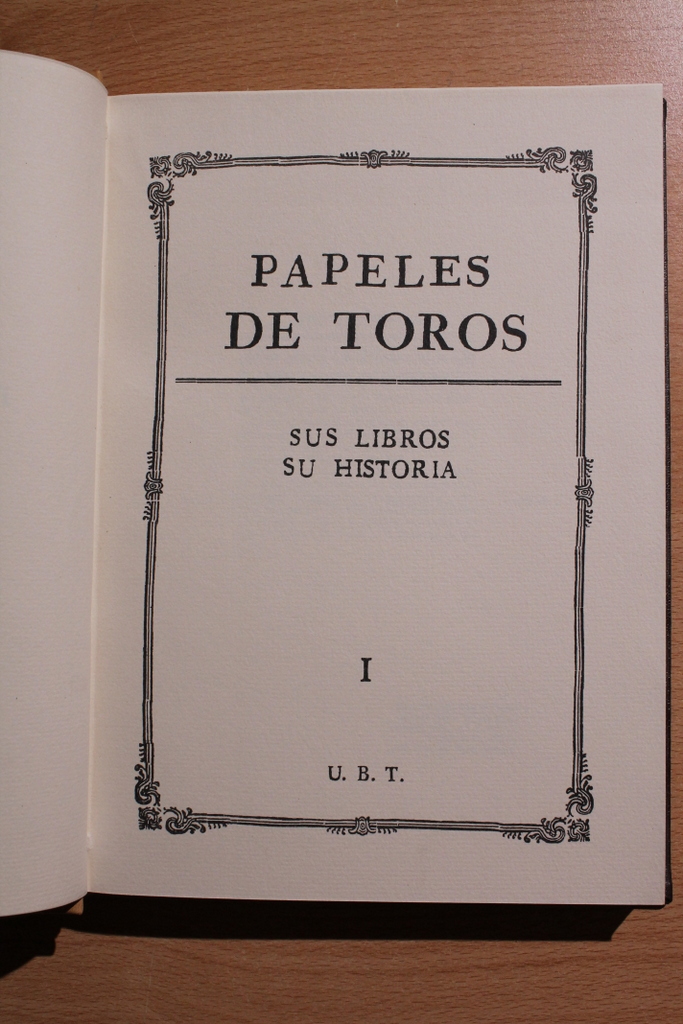 Papeles de Toros. Sus libros. Su historia. 1. De mi cartapacio, por Diego Ruiz Morales:Torres Villarroel y las "Reglas para torear"del Almirante de Castilla. Los tres tiempos de una Tauromaquia. Pavana para un Infante difunto, etc. Un rincó n de un archivo, por Rafael Cabrera Bonet: Breve Historia de una temporada fantasma. Dos serios tropiezos. Un percance de Juan Merchante. Fiesta de toros con despeñadero en Aranjuez...