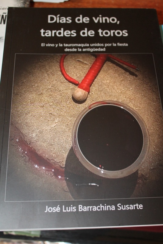 Días de vino, tardes de toros. El vino y la tauromaquia unidos por la fiesta desde la antigüedad.