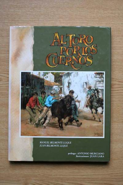 Al toro por los cuernos. Prólogo de Antonio Murciano. Ensayo sobre la problemática actual del toro bravo como base de la fiesta.