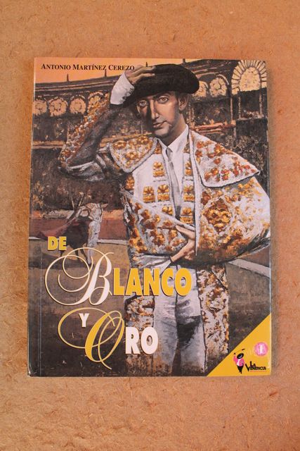 De blanco y oro.