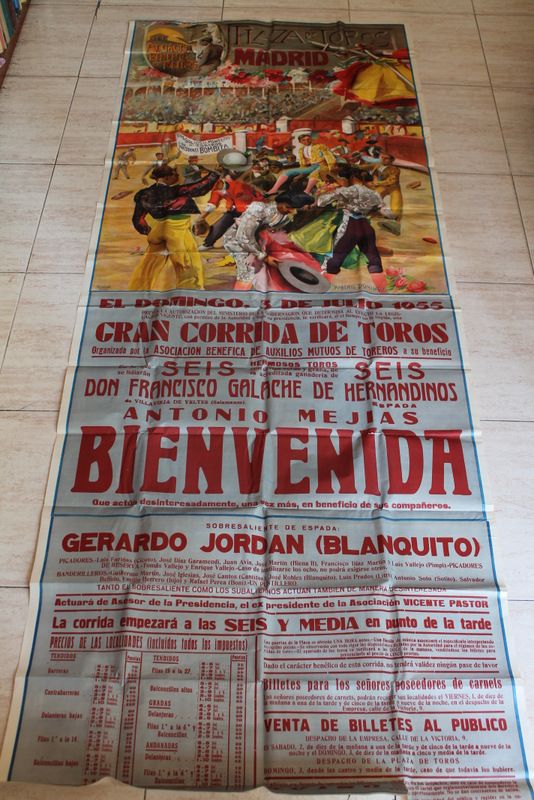 Cartel de toros mural de Madrid. 3 de julio de 1955. Gran corrida de toros organizada por la Asociación Benéfica de Auxilios Mutuos de Toreros.