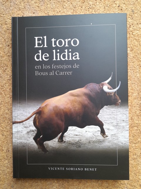 El toro de lidia en los festejos de Bous al Carrer.