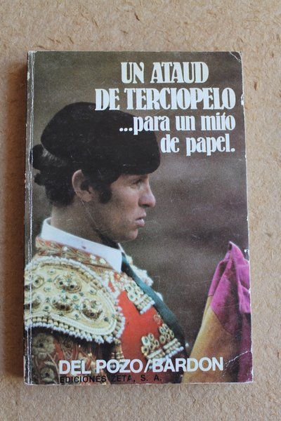 El ataúd de astracán. El regreso de El Cordobés. (En la cubierta, un ataúd de terciopelo... para un mito de papel.)